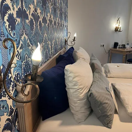 Hotell Goldener Hirsch 3*
