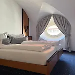 Goldener Hirsch Hotel 3*