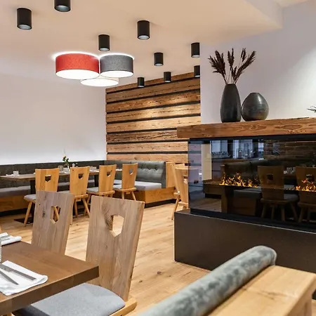 Goldener Hirsch Hotel