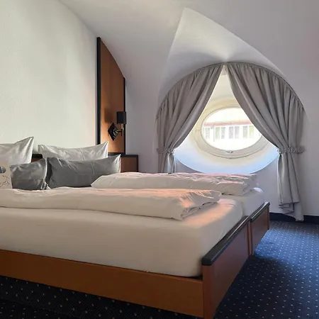 Goldener Hirsch Hotel 3*