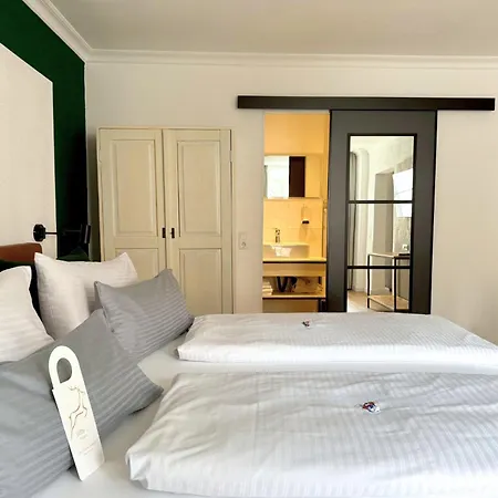 Hotel Goldener Hirsch 3*